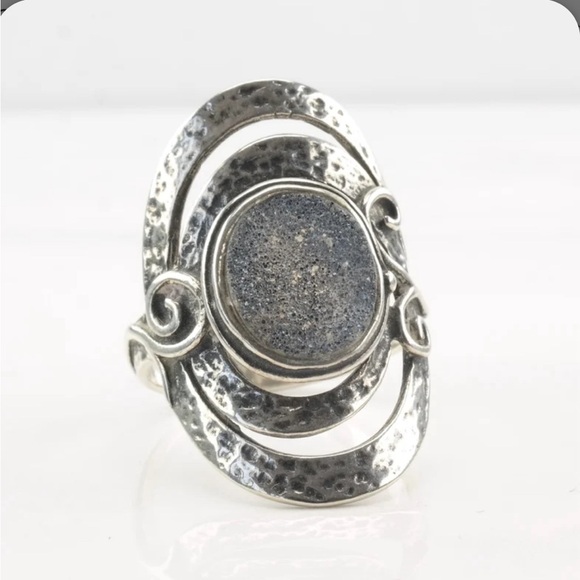 Drusy Quartz Sterling Statement Ring Size 9 Made In Israel. Hammered swirls - Picture 4 of 13